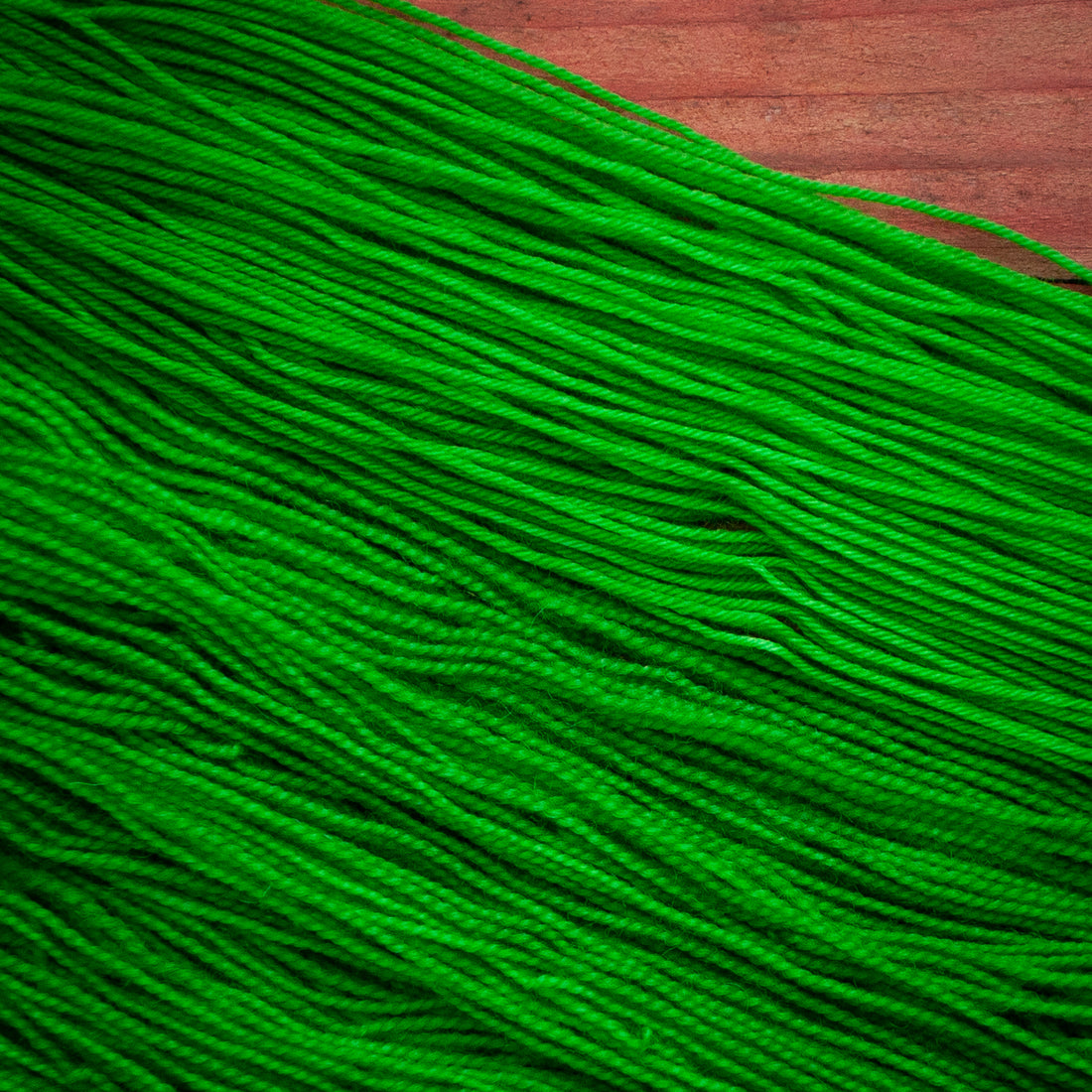 High Twist Yarn vs. Medium Twist Yarn: Decoding the Differences for Superior Stitch Definition and Stunning Colours