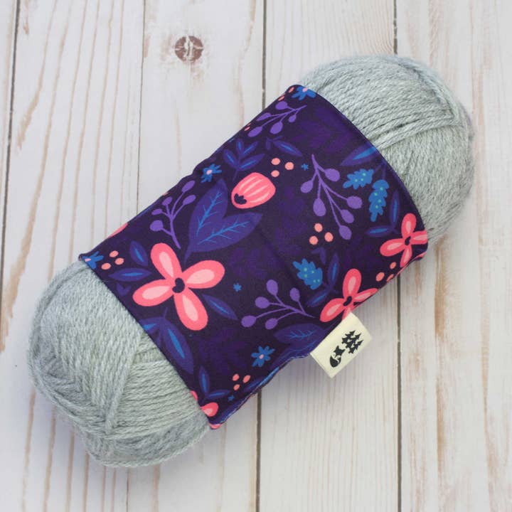 Yarn sleeve (yarn cozy) - Fox & Pine Stitches - Purple Floral