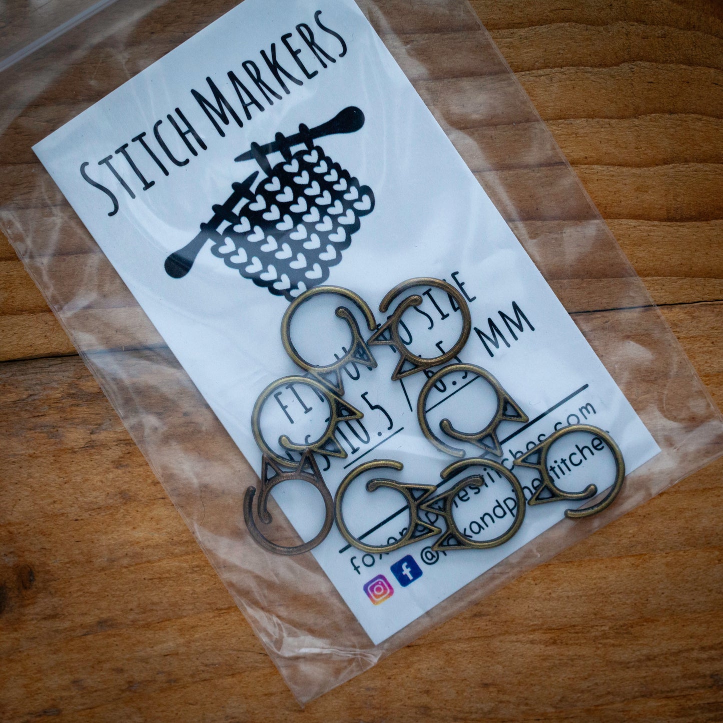 Set of 8 Fox & Pine stitch markers for knitting and crochet - Antique Gold Cat - Open/Split Ring