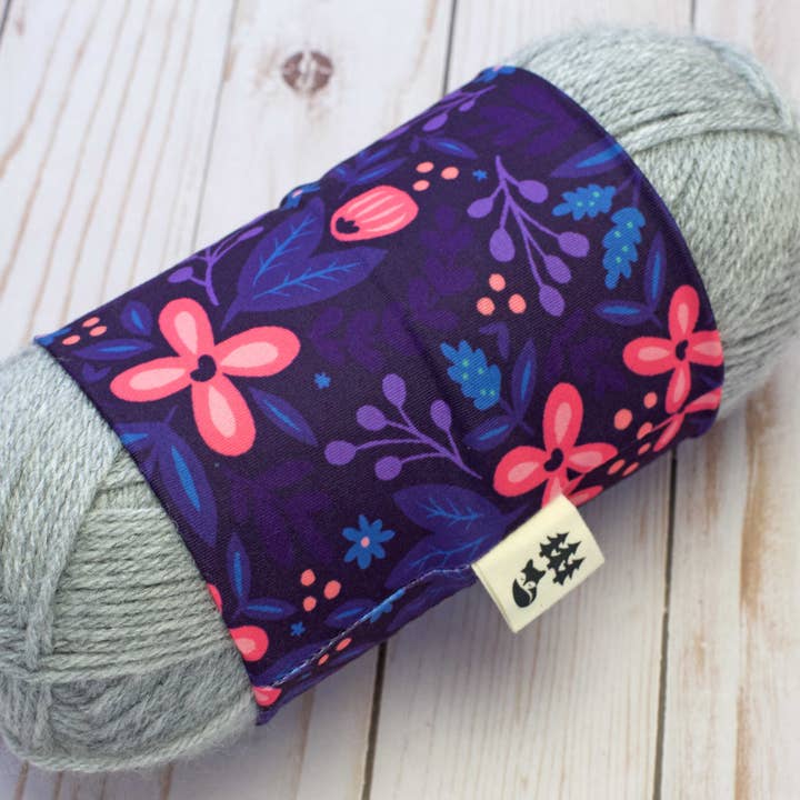 Yarn sleeve (yarn cozy) - Fox & Pine Stitches - Purple Floral
